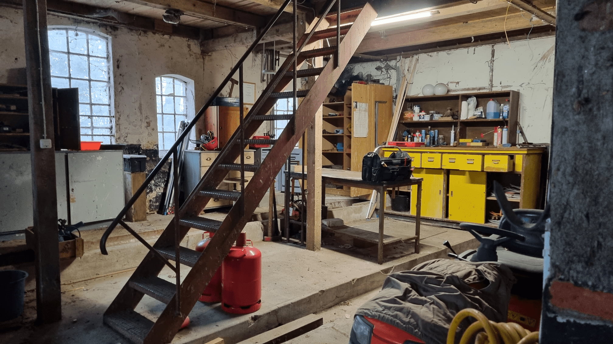 workshop, stairs to atelier